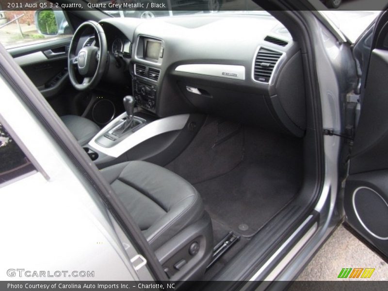 Quartz Grey Metallic / Black 2011 Audi Q5 3.2 quattro