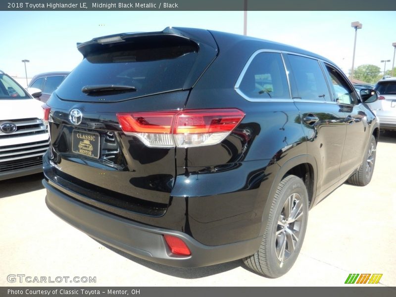 Midnight Black Metallic / Black 2018 Toyota Highlander LE