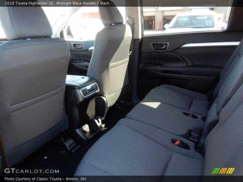 Midnight Black Metallic / Black 2018 Toyota Highlander LE