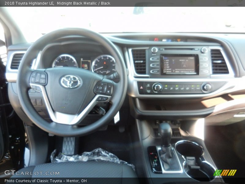 Midnight Black Metallic / Black 2018 Toyota Highlander LE