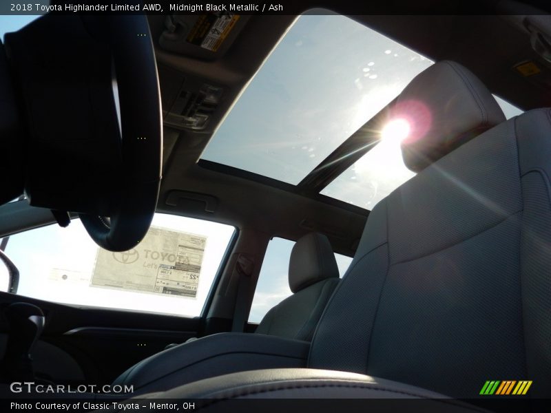 Midnight Black Metallic / Ash 2018 Toyota Highlander Limited AWD