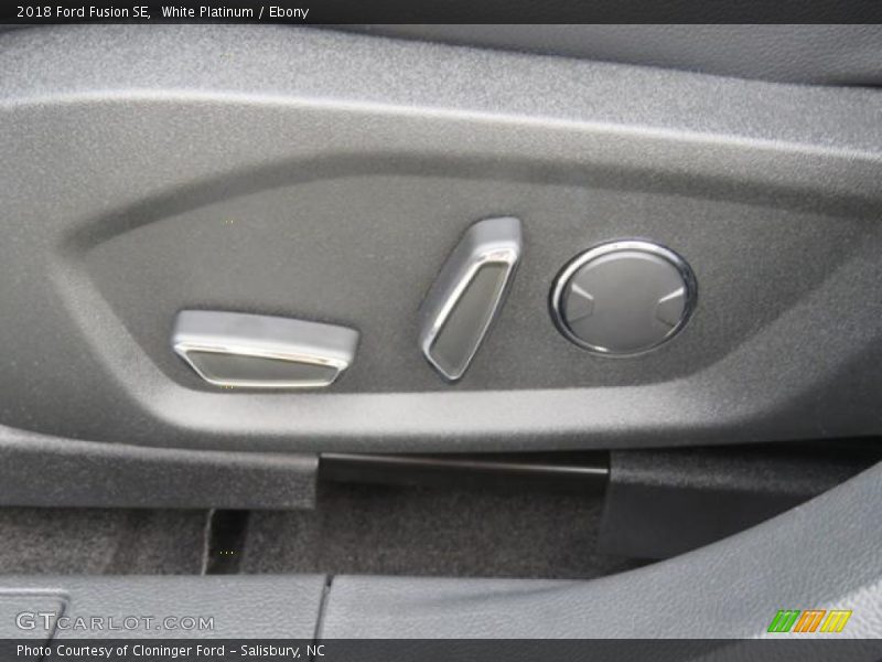 White Platinum / Ebony 2018 Ford Fusion SE