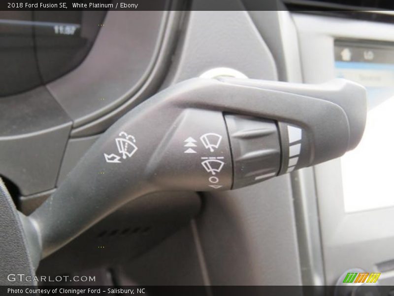White Platinum / Ebony 2018 Ford Fusion SE