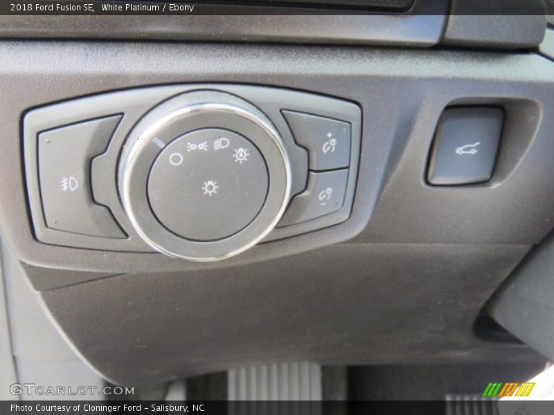 White Platinum / Ebony 2018 Ford Fusion SE