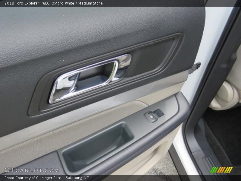 Oxford White / Medium Stone 2018 Ford Explorer FWD