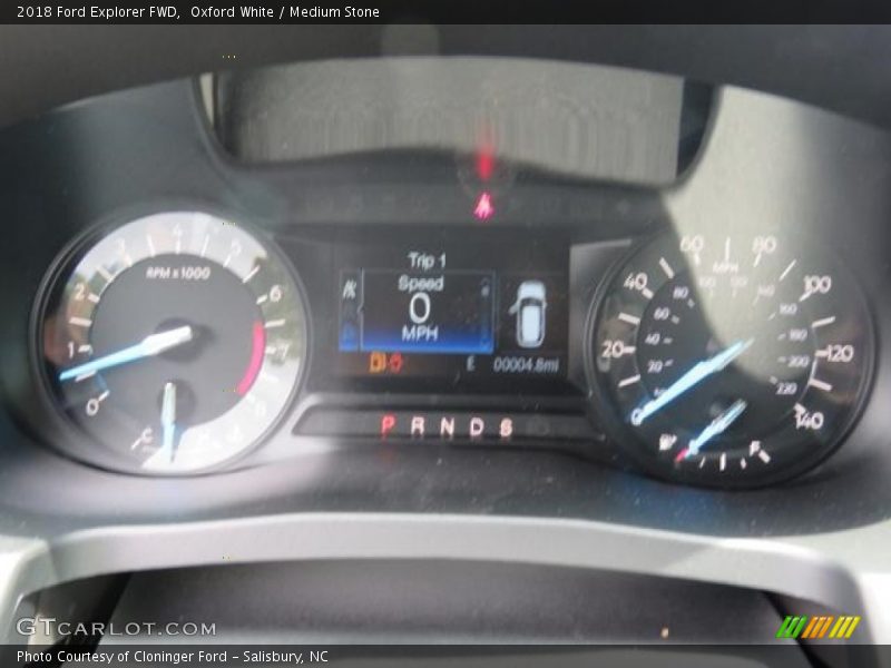 Oxford White / Medium Stone 2018 Ford Explorer FWD