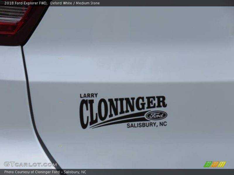Oxford White / Medium Stone 2018 Ford Explorer FWD
