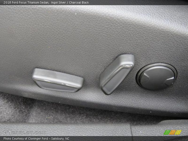 Ingot Silver / Charcoal Black 2018 Ford Focus Titanium Sedan