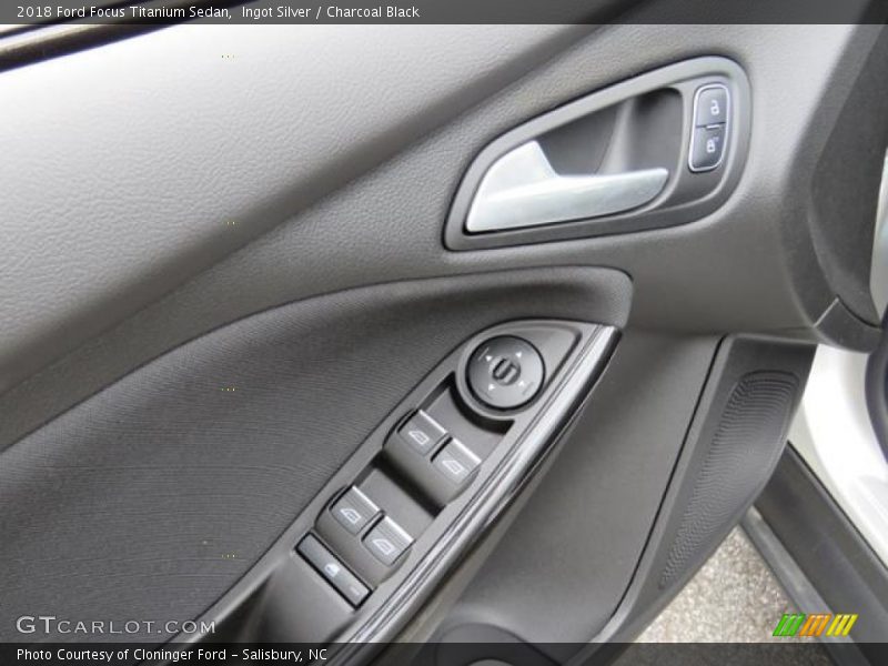 Ingot Silver / Charcoal Black 2018 Ford Focus Titanium Sedan