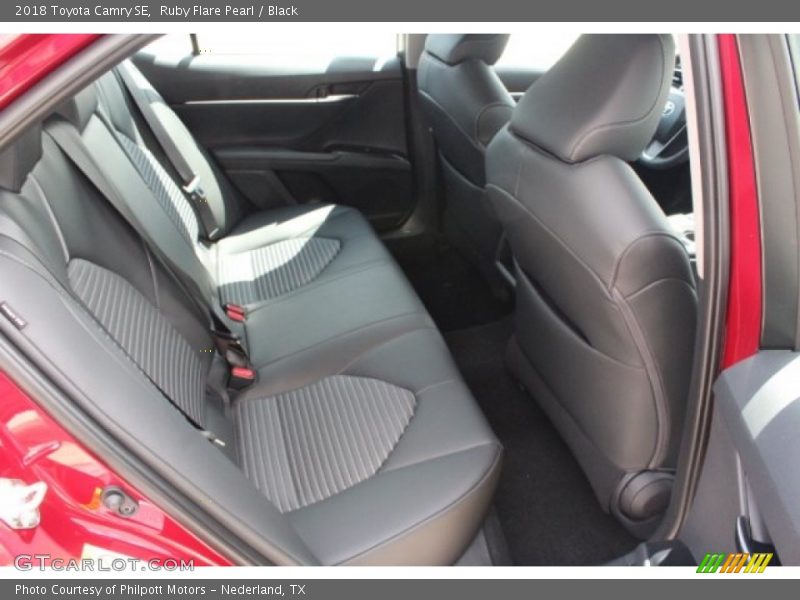 Ruby Flare Pearl / Black 2018 Toyota Camry SE