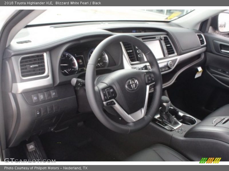 Blizzard White Pearl / Black 2018 Toyota Highlander XLE