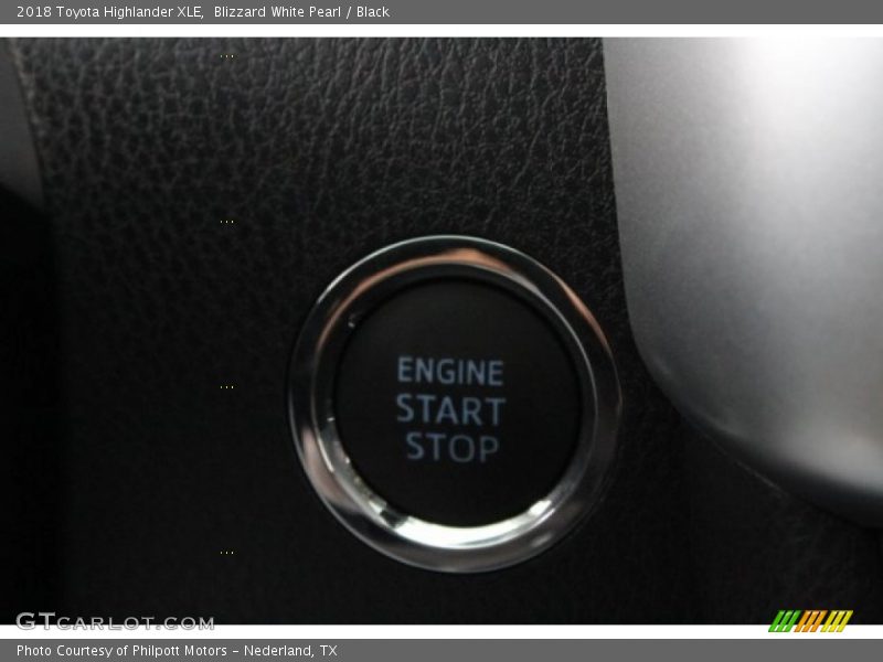 Blizzard White Pearl / Black 2018 Toyota Highlander XLE