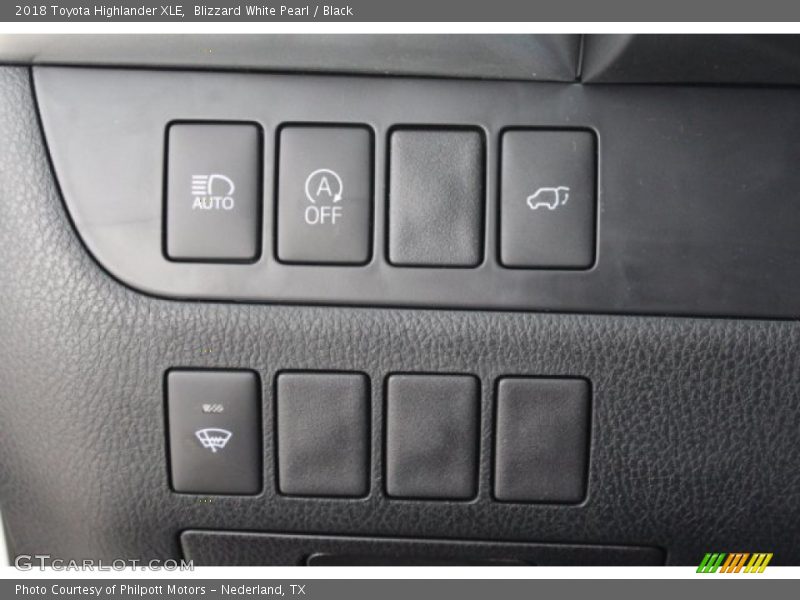 Blizzard White Pearl / Black 2018 Toyota Highlander XLE