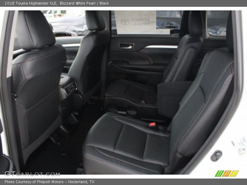 Blizzard White Pearl / Black 2018 Toyota Highlander XLE