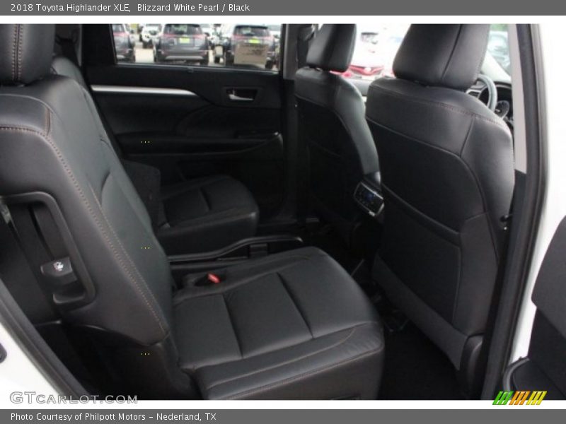 Blizzard White Pearl / Black 2018 Toyota Highlander XLE