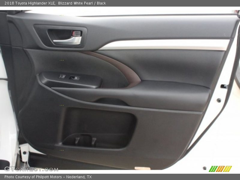 Blizzard White Pearl / Black 2018 Toyota Highlander XLE