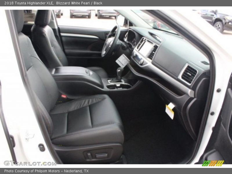 Blizzard White Pearl / Black 2018 Toyota Highlander XLE