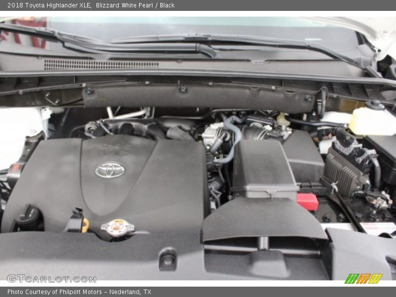 Blizzard White Pearl / Black 2018 Toyota Highlander XLE