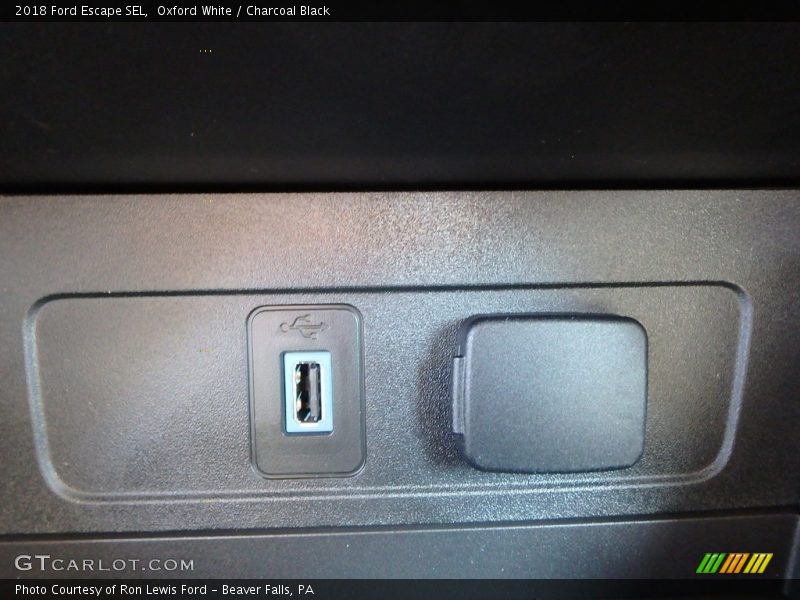 Oxford White / Charcoal Black 2018 Ford Escape SEL