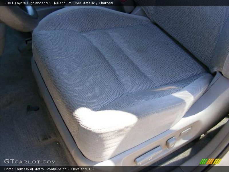 Millennium Silver Metallic / Charcoal 2001 Toyota Highlander V6