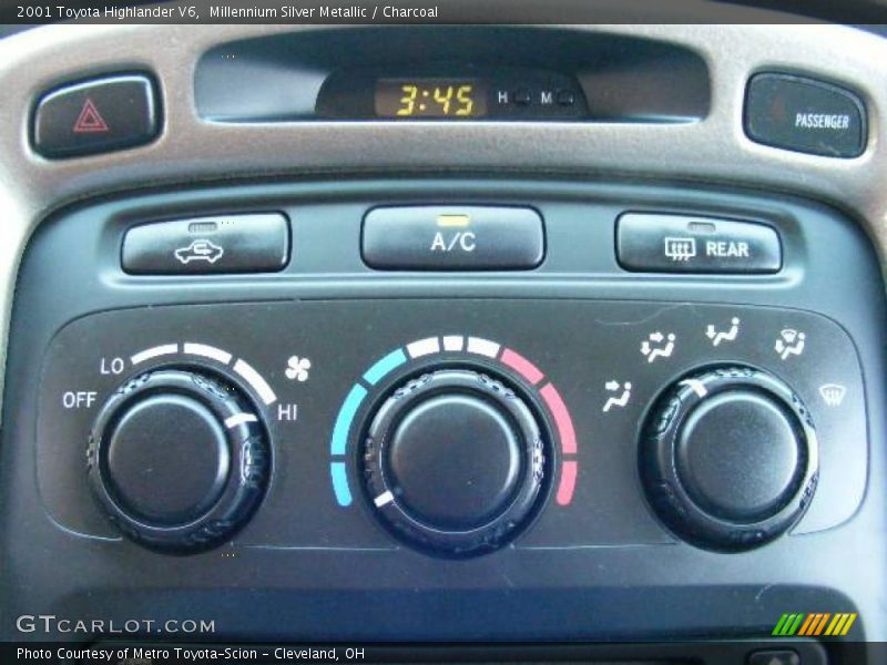 Millennium Silver Metallic / Charcoal 2001 Toyota Highlander V6