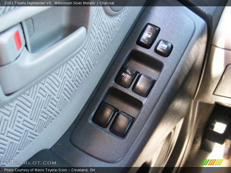 Millennium Silver Metallic / Charcoal 2001 Toyota Highlander V6