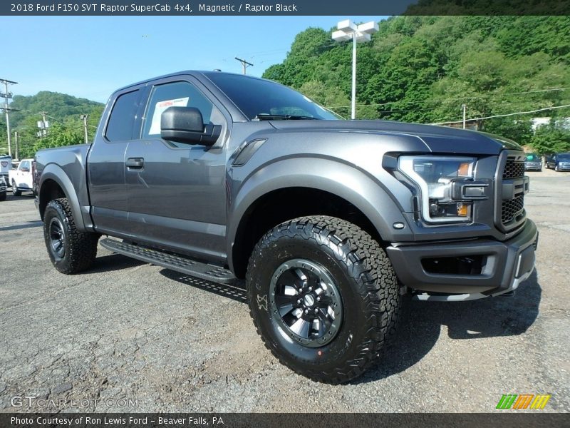 Front 3/4 View of 2018 F150 SVT Raptor SuperCab 4x4