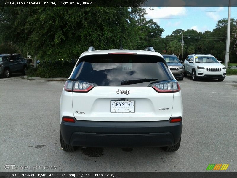 Bright White / Black 2019 Jeep Cherokee Latitude