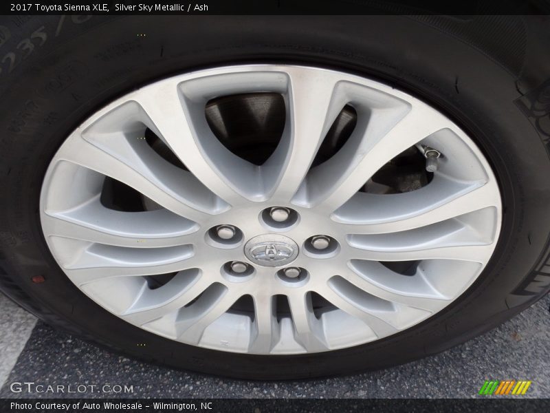 Silver Sky Metallic / Ash 2017 Toyota Sienna XLE