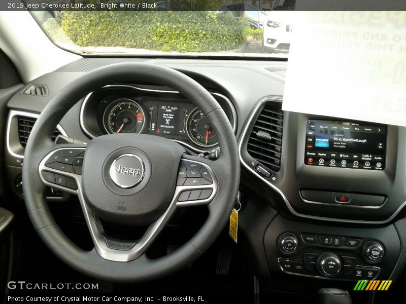 Bright White / Black 2019 Jeep Cherokee Latitude