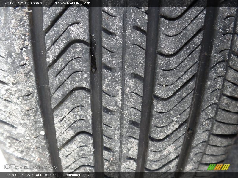 Silver Sky Metallic / Ash 2017 Toyota Sienna XLE