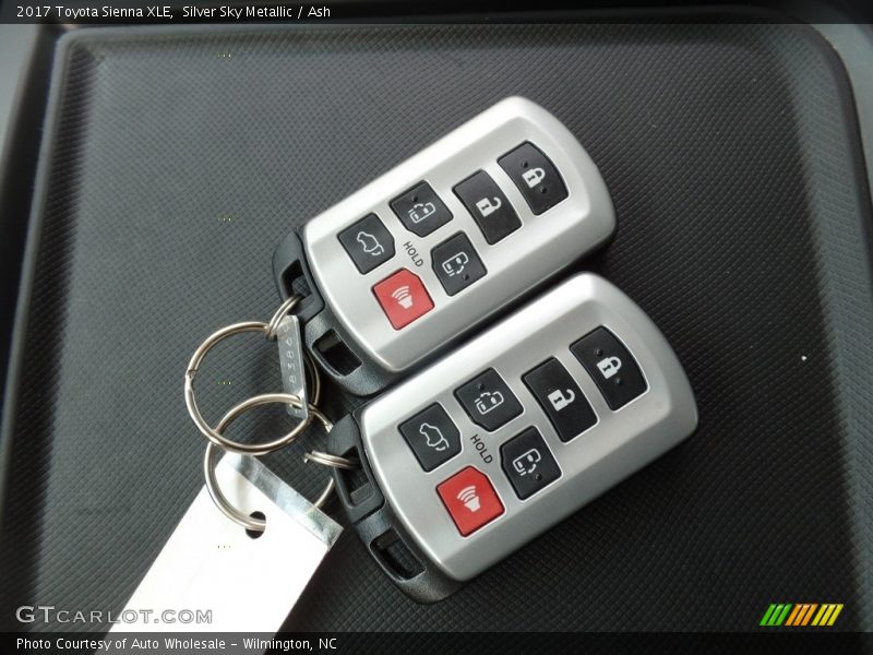 Silver Sky Metallic / Ash 2017 Toyota Sienna XLE