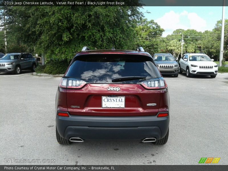 Velvet Red Pearl / Black/Light Frost Beige 2019 Jeep Cherokee Latitude