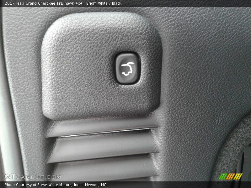 Bright White / Black 2017 Jeep Grand Cherokee Trailhawk 4x4