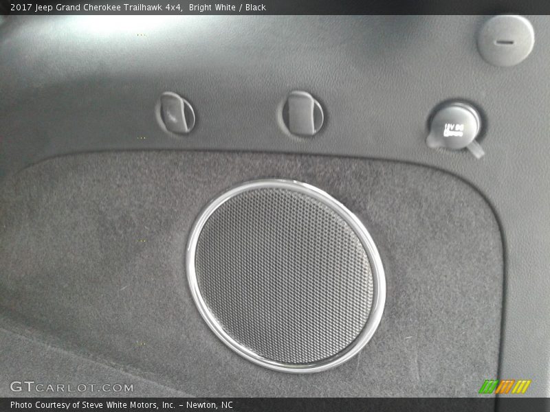 Bright White / Black 2017 Jeep Grand Cherokee Trailhawk 4x4