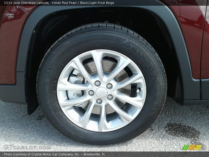 Velvet Red Pearl / Black/Light Frost Beige 2019 Jeep Cherokee Latitude