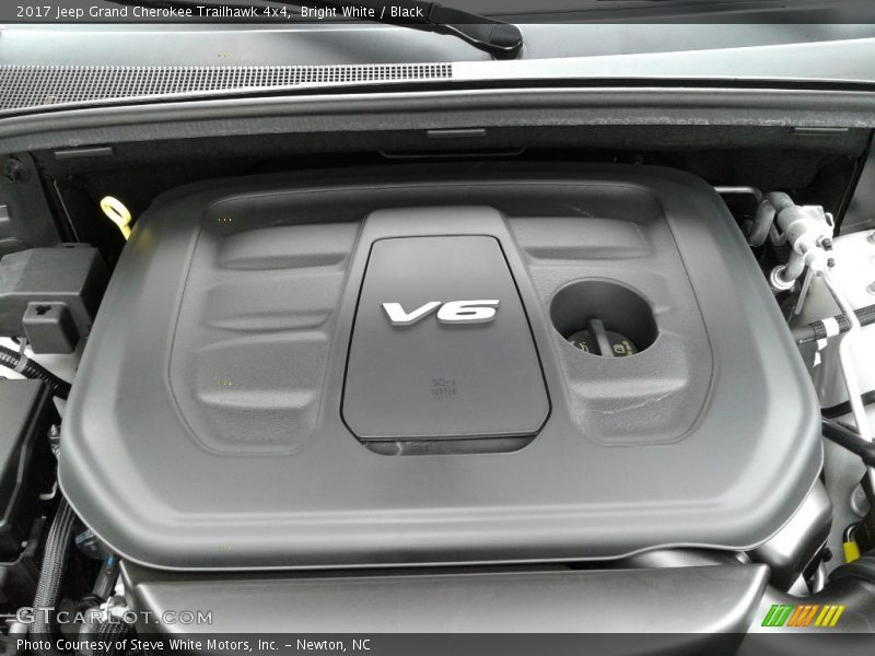 Bright White / Black 2017 Jeep Grand Cherokee Trailhawk 4x4