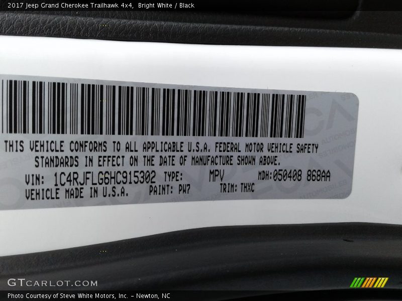 Bright White / Black 2017 Jeep Grand Cherokee Trailhawk 4x4