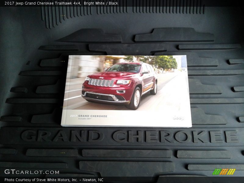 Bright White / Black 2017 Jeep Grand Cherokee Trailhawk 4x4