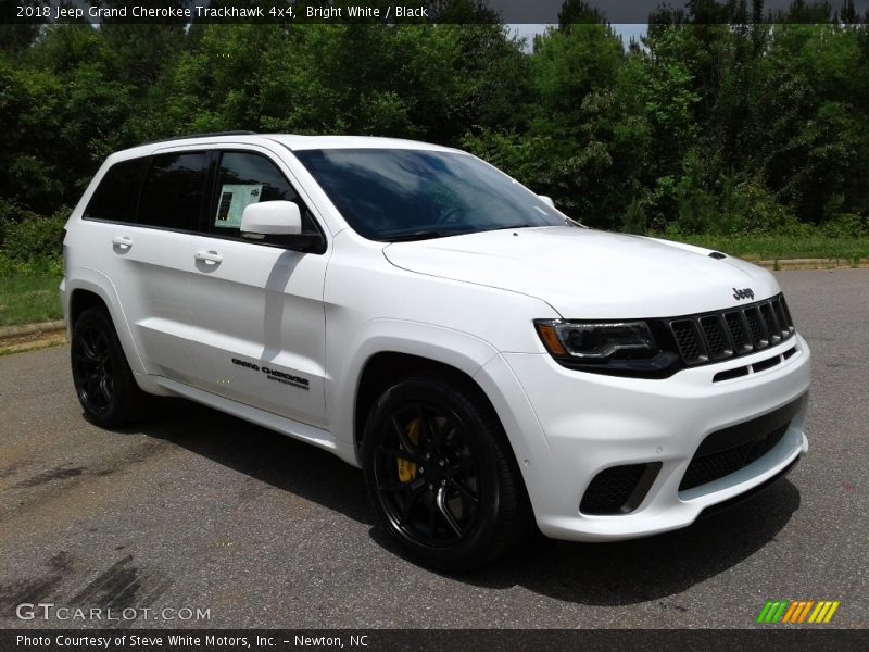 Front 3/4 View of 2018 Grand Cherokee Trackhawk 4x4