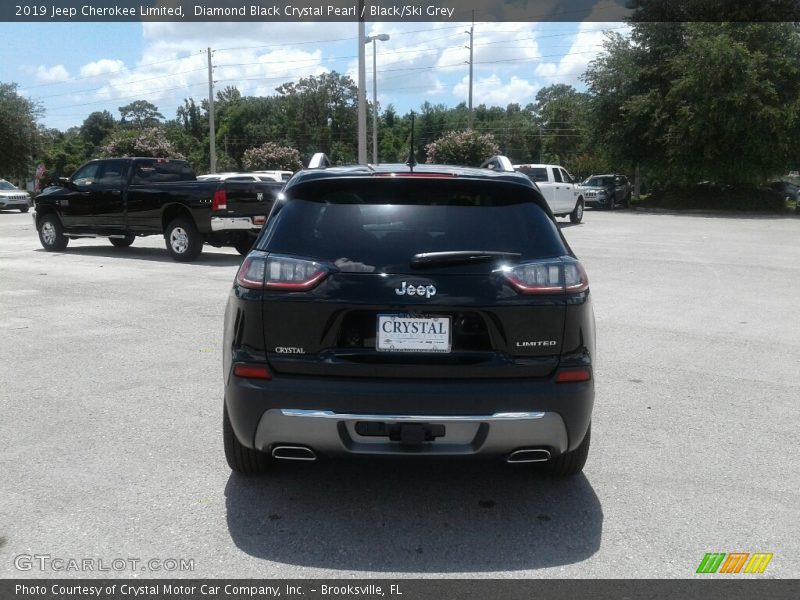 Diamond Black Crystal Pearl / Black/Ski Grey 2019 Jeep Cherokee Limited