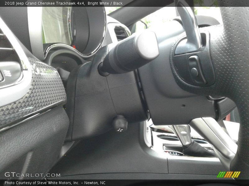 Controls of 2018 Grand Cherokee Trackhawk 4x4