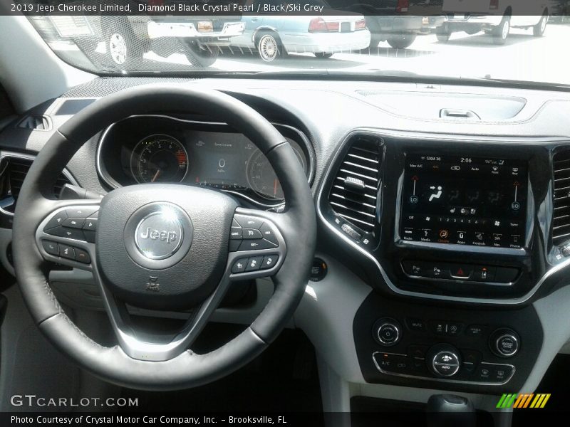 Diamond Black Crystal Pearl / Black/Ski Grey 2019 Jeep Cherokee Limited