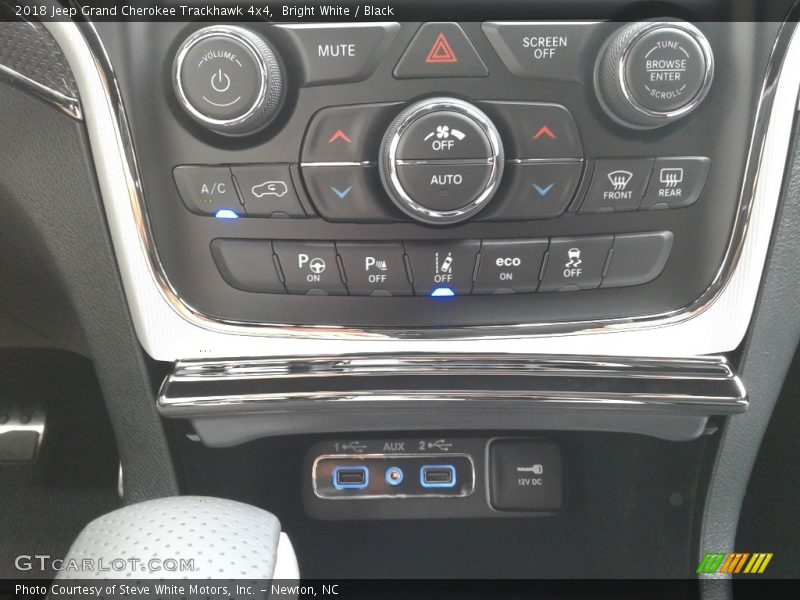 Controls of 2018 Grand Cherokee Trackhawk 4x4
