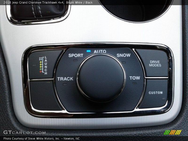 Controls of 2018 Grand Cherokee Trackhawk 4x4