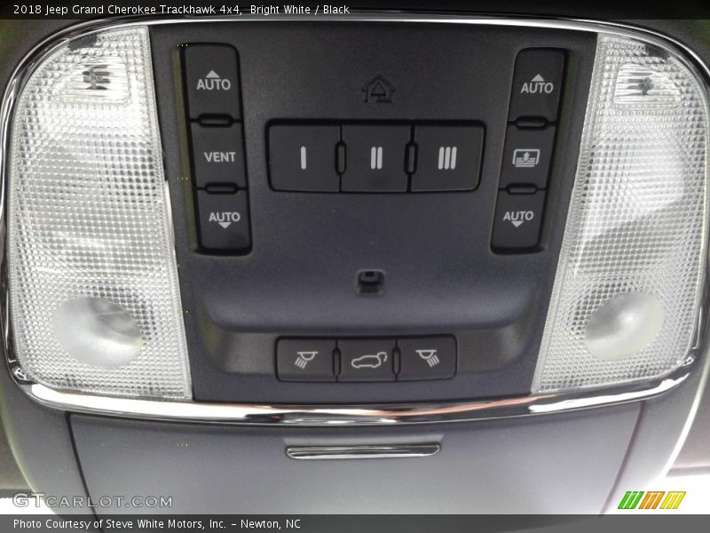 Controls of 2018 Grand Cherokee Trackhawk 4x4