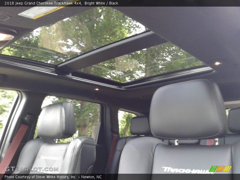 Sunroof of 2018 Grand Cherokee Trackhawk 4x4
