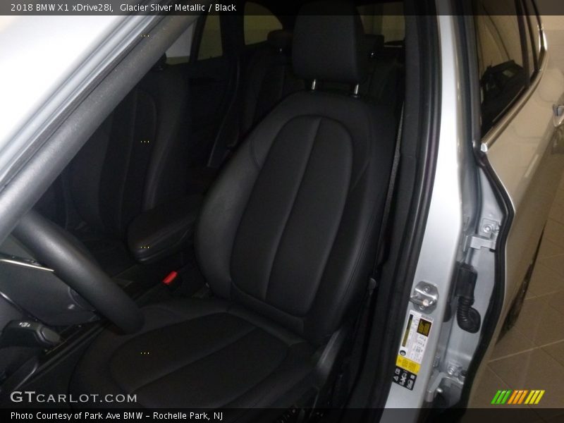 Glacier Silver Metallic / Black 2018 BMW X1 xDrive28i
