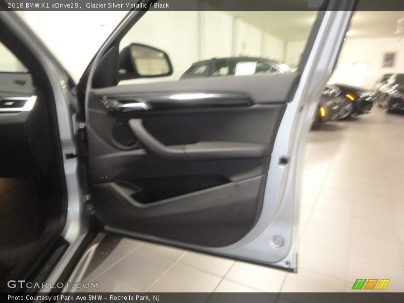 Glacier Silver Metallic / Black 2018 BMW X1 xDrive28i