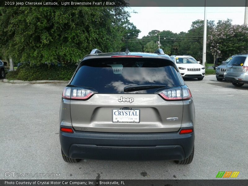 Light Brownstone Pearl / Black 2019 Jeep Cherokee Latitude